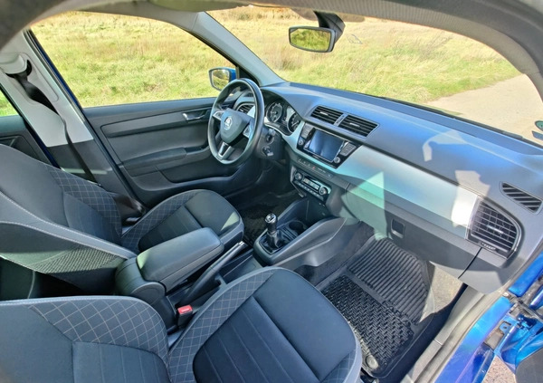 Skoda Fabia cena 37900 przebieg: 179500, rok produkcji 2019 z Słubice małe 326